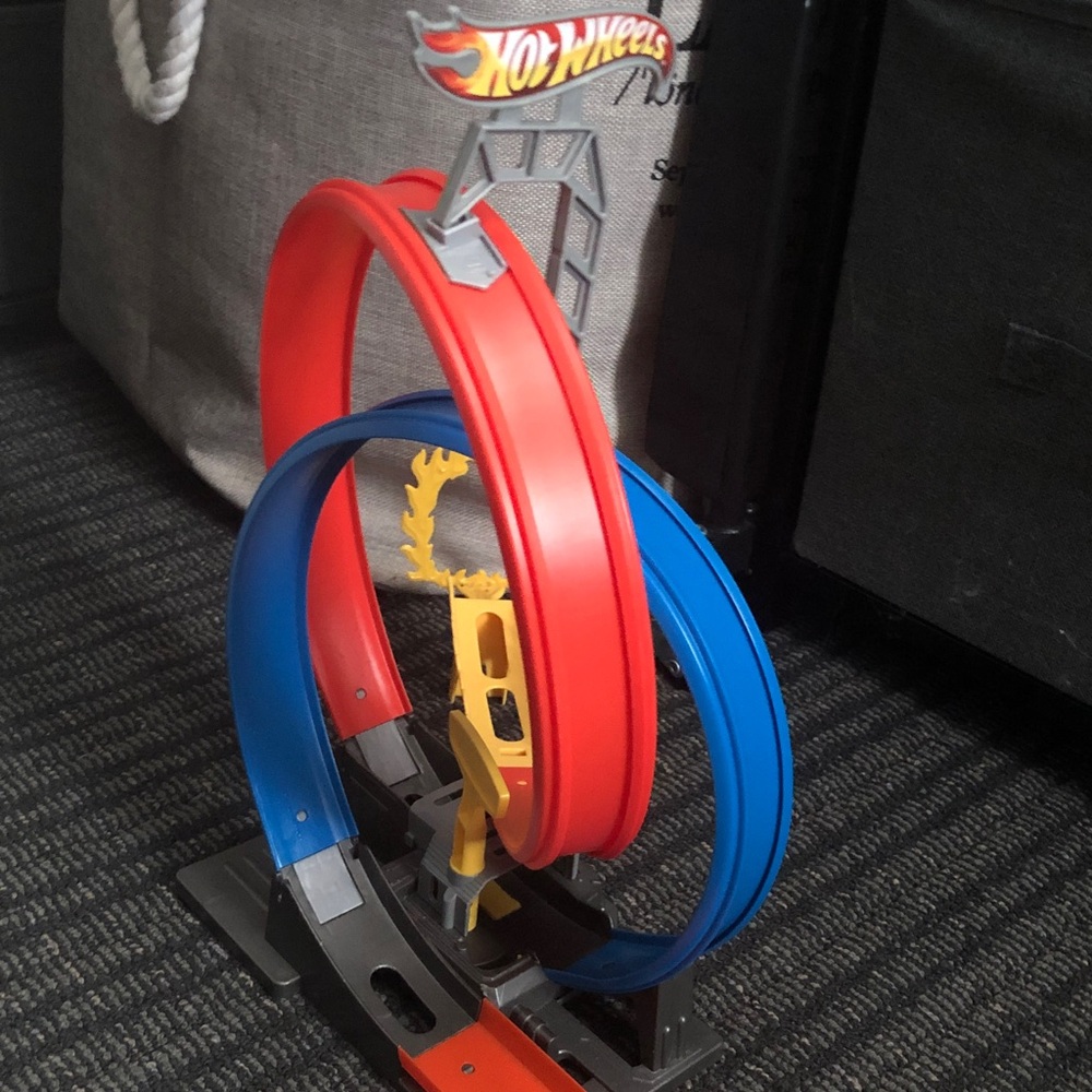 ๐ฆ
Hot Wheels Thrill Loop Launcher - Picture 9 of 10